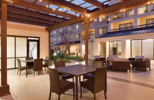 Paw Creek Hotel | Courtyard Charlotte Airport North