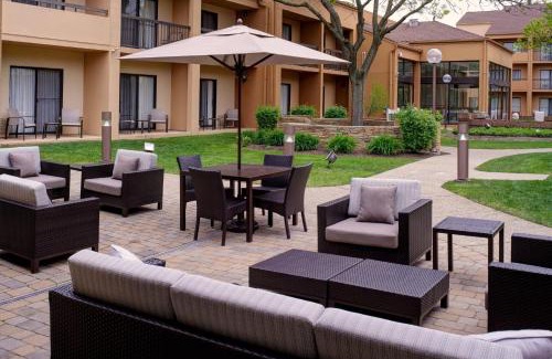 Dearborn Hotel | Courtyard Detroit Dearborn