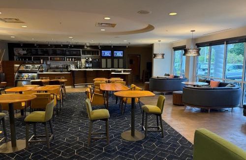 Biggar Hotel | Courtyard Fort Myers at I-75 and Gulf Coast Town Center