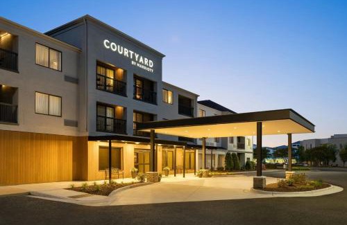 Greenville Hotel | Courtyard Greenville