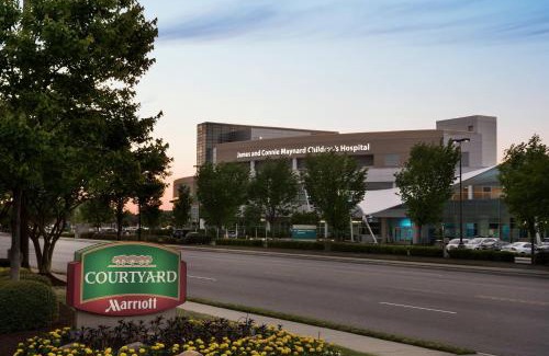 Greenville Hotel | Courtyard Greenville
