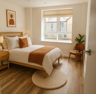 Swindon Apartment | Courtyard Highstreet Retreat