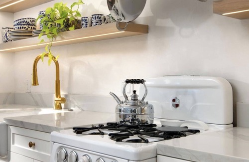 Oak Park Cottage | Courtyard Pied-à-Terre, Downtown A+ Location, 1 Bed 1 Bath, Luxury Guest Suite