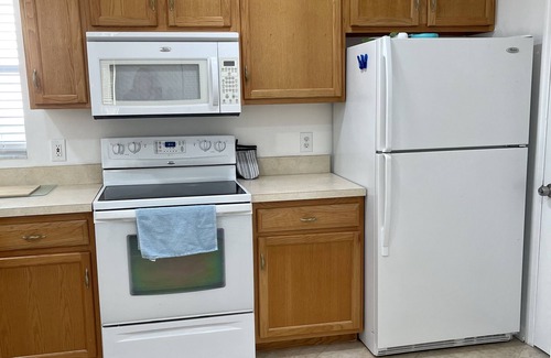 Lady Lake House | Courtyard Villa with gas golf cart located between two Town Squares!
