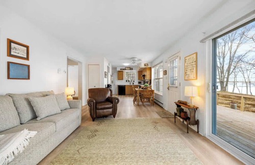 Surry House | Cove & Cottage at Newbury Neck