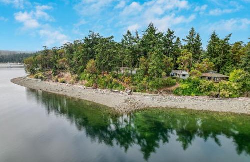 Coupeville House | Cove Cottage by AvantStay Waterfront Views Spa