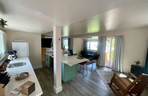 Ellenville Cabin | Cove - King Bed Escape w/Hot Tub