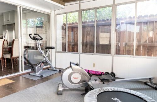 North Hollywood House | Covello - 3 BR with backyard - North Hollywood home