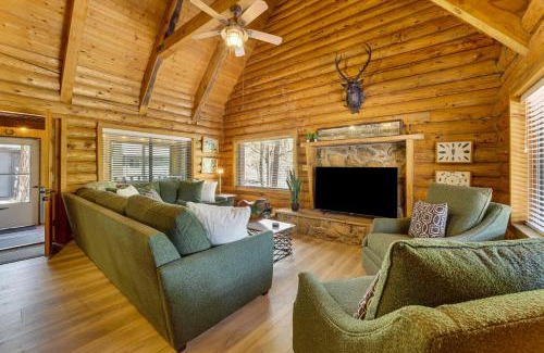 Strawberry House | Covered Deck, Private Acreage Log Cabin in Pine