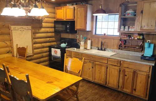 Fredericksburg Cabin | Covered Porch, River Access in enchanting Fredericksburg
