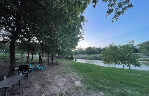 Fredericksburg Cabin | Covered Porch, River Access in enchanting Fredericksburg