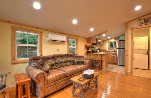Almond House | Covered porch with grill, Hot Tub, Firepit, Pet friendly, Close To NOC & Tsali