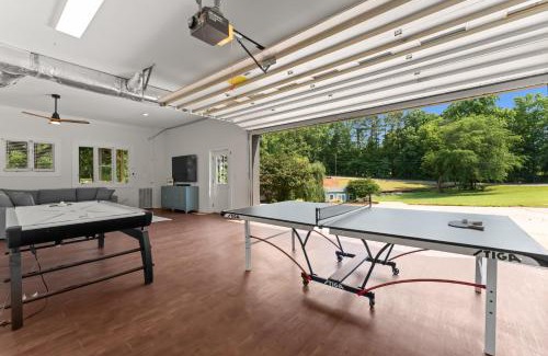 Mayhew House | Coves End by AvantStay Dock Game Room Fire Pit Forest Views