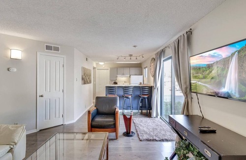 Englewood Apartment | Coveted DTC Apartment! Free Parking & Fast WiFi!