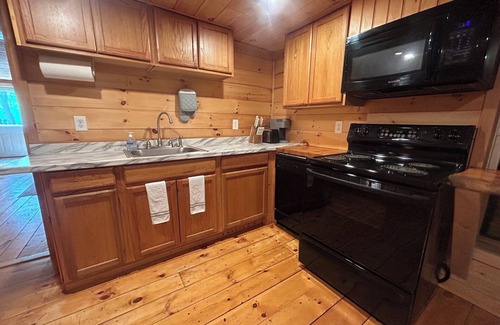 Schuylerville Apartment | Coveville Cabin- Cozy Adirondack style Studio