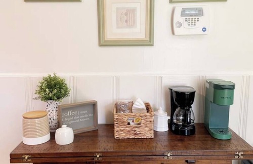 Decatur House | Covington Cottage —Cozy Three Bedroom Home