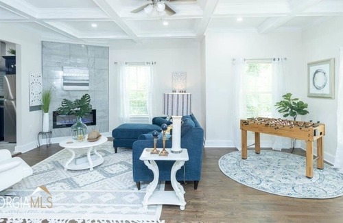 Covington House | Covington's Beautiful 2 bedroom two bath beauty .5 from the square