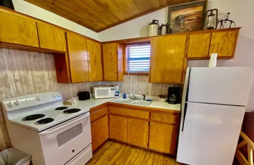 Sulphur Cabin | Cowboy Cabin #6 - Rocky Point Cabins