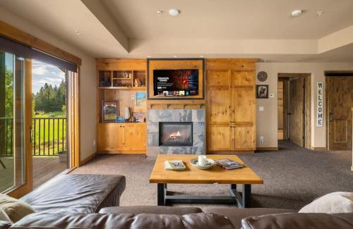 Cle Elum House | Cowboy Corner Condo at Suncadia- Top Floor, Fairway & Mountain View, Fireplace, Smart TVs, Hi-speed Wi-Fi, Walk to Lodge