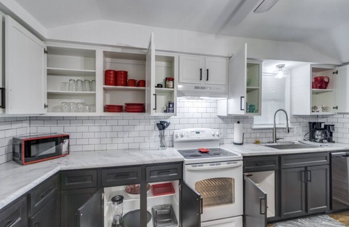 Bandera House | COWBOY HIDEAWAY -Charming 3-bedroom house with free WiFi, near downtown Bandera