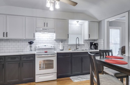 Bandera House | COWBOY HIDEAWAY -Charming 3-bedroom house with free WiFi, near downtown Bandera