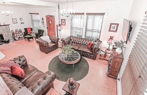 Midvale House | Cowboy Room at Kay's Country Place, Dog friendly
