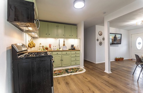 West San Antonio House | CowboyCottage SMU/Fiesta/DT/RiverWalk/SeaWorld/LackLandAFB/FrostBankCenter