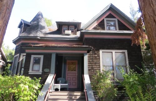 University South Bed & Breakfast | Cowper Inn