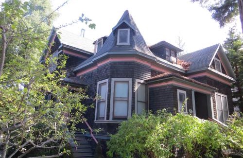 University South Bed & Breakfast | Cowper Inn