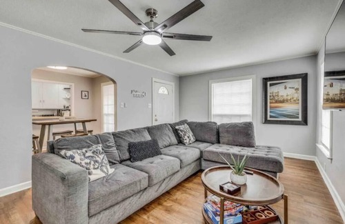 Fort Worth House | Cowtown Casita