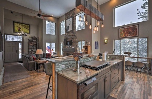 Black Hawk House | Coyote Cottage Retreat, Hot Tub, Deck, Mtn Views