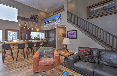 Black Hawk House | Coyote Cottage Retreat, Hot Tub, Deck, Mtn Views