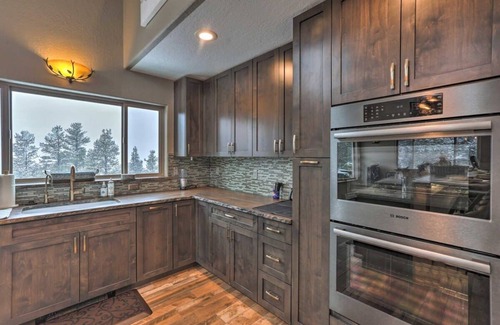 Black Hawk House | Coyote Cottage Retreat, Hot Tub, Deck, Mtn Views