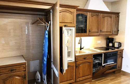 Tempelhof House | Cozy 1-room apartment in a quiet location, 200m to Tempelhofer Feld