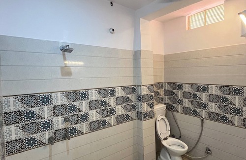 Varanasi Hotel | Cozy 1-0 bedroom hotel with AC, WiFi in Varanasi near ganges