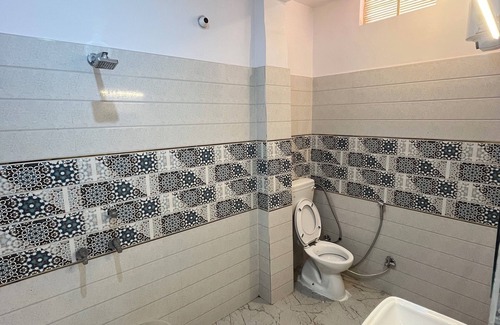 Varanasi Hotel | Cozy 1-0 bedroom hotel with AC, WiFi in Varanasi near ganges