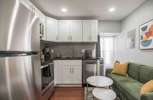 Center City West Apartment | Cozy 1/1 | Center City | Sleeps 4 | 2 Beds