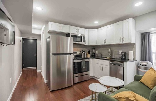 Center City West Apartment | Cozy 1/1 | Center City | Sleeps 4 | 2 Beds