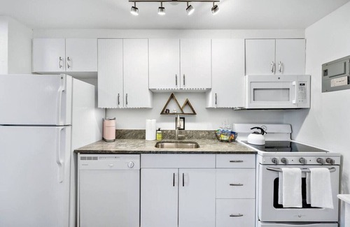 Englewood Apartment | Cozy 1/1 Walkability & Near Dnvr