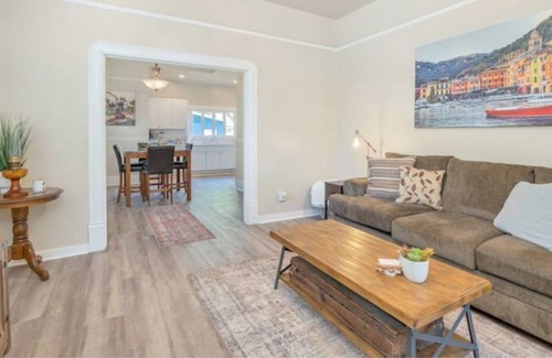 Riviera - Westchester House | Cozy 1 BD Downtown Apt - Bakersfield (Westchester)