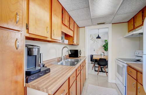 Lake Worth Apartment | ♥Cozy 1-bd oasis | 5★ Location, ♛Queen Bed, Sleep 4