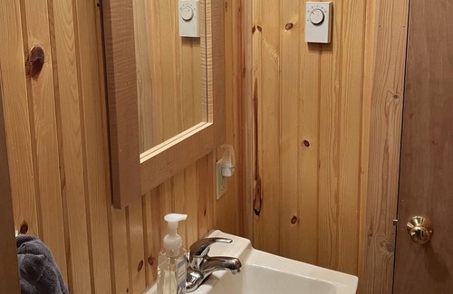 Nisbet Cabin | Cozy 1 bed / 1 bath retreat with tremendous views, minutes from Williamsport!