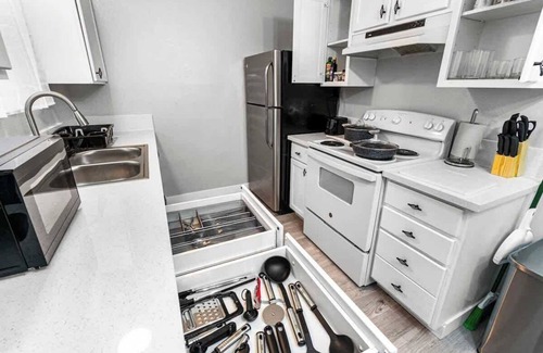 Las Vegas House | Cozy 1 Bed, Sleeps 4! Near Strip! Perfect GetAway!