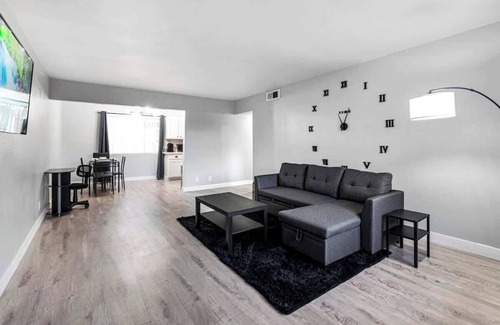 Las Vegas House | Cozy 1 Bed, Sleeps 4! Near Strip! Perfect GetAway!