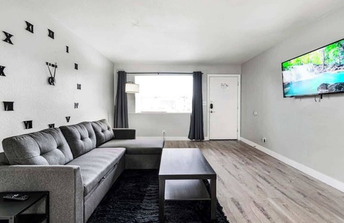 Las Vegas House | Cozy 1 Bed, Sleeps 4! Near Strip! Perfect GetAway!