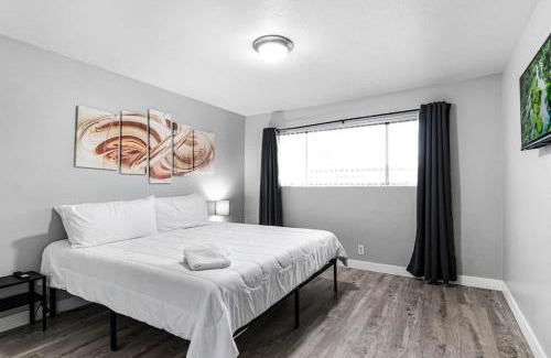 Las Vegas House | Cozy 1 Bed Sleeps 4! Near Strip Perfect GetAway!