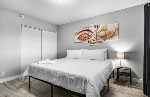 Las Vegas House | Cozy 1 Bed Sleeps 4! Near Strip Perfect GetAway!