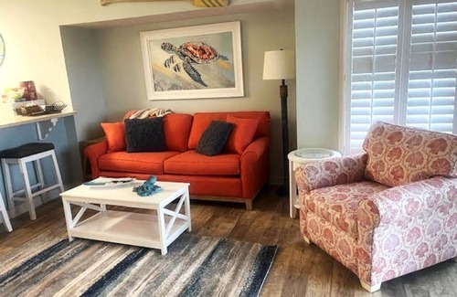 Emerald Isle Condo | Cozy 1-bedroom 1 bath ocean view condo in welcoming Emerald Isle.
