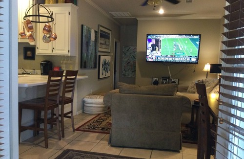 Twelve Oaks Apartment | Cozy 1-bedroom 1 bath guest house 5 minutes from Ole Miss Campus