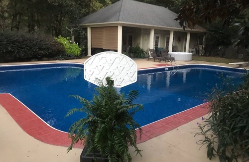 Twelve Oaks Apartment | Cozy 1-bedroom 1 bath guest house 5 minutes from Ole Miss Campus